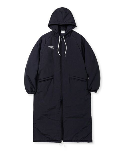 コモリ ×アンブロ UMBRO  22AW  W03-09001 ロゴ刺繍中綿F.Cベンチコート メンズ L COMOLI＞F.Cベンチコート（W03-09001） | MAKES ONLINE STORE