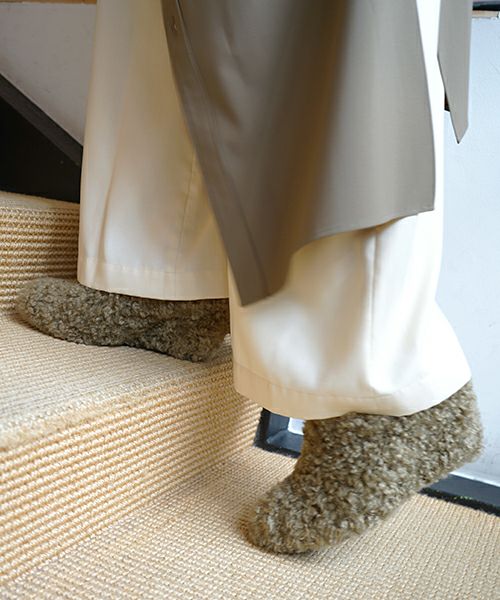 HYKE＞FAUX SHEARLING WEDGE PUMPS | MAKES ONLINE STORE