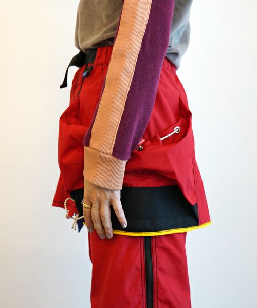FUMIKA UCHIDA ナイロンウエストポケットミニスカート FUMIKA UCHIDA： NYLON WAIST POCKET MINI SKIRT - RED - ORANN ONLINE
