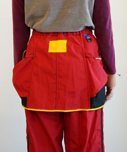 FUMIKA UCHIDA ナイロンウエストポケットミニスカート FUMIKA UCHIDA： NYLON WAIST POCKET MINI SKIRT - RED - ORANN ONLINE
