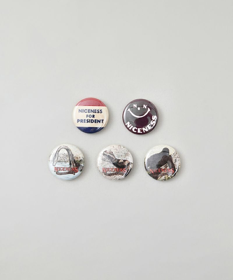 NICENESS 24AW BIRTHDAY ナイスネス　ピンバッジ NICENESS＞BIRTHDAY / バースディ ( NNバッジセット ) | MAKES ONLINE