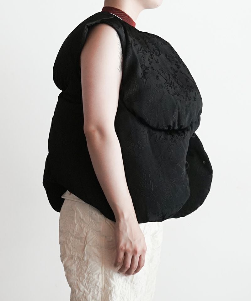 【美品】  Mame Kurogouchi / マメクロゴウチ | 2025AW | Floral Jacquard Rounded Down Vest フローラルジャガード ラウンド ダウンベスト | 1 | ブラック | レディース 美品】 Mame Kurogouchi / マメクロゴウチ | 2025AW | Floral Jacquard