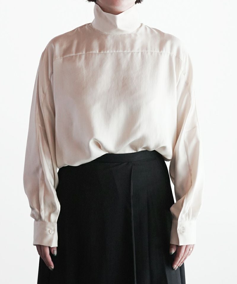  ＜CINOH＞SATIN HIGH NECK BLOUSE