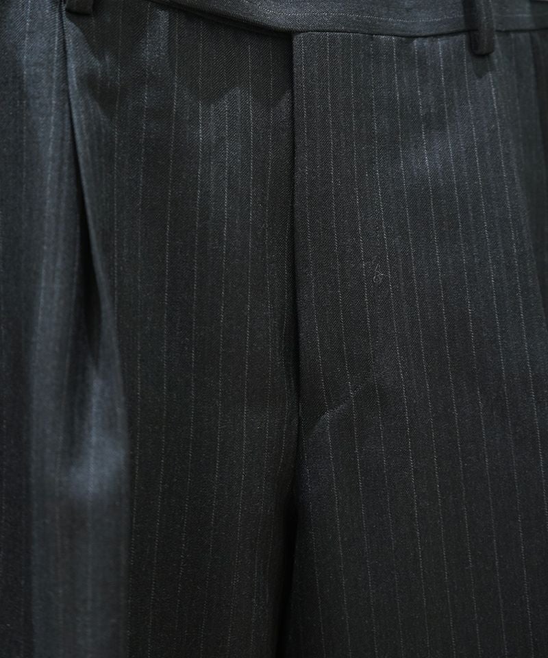 AURALEE＞BLUEFACED WOOL TWO-TUCK SLACKS | MAKES ONLINE STORE