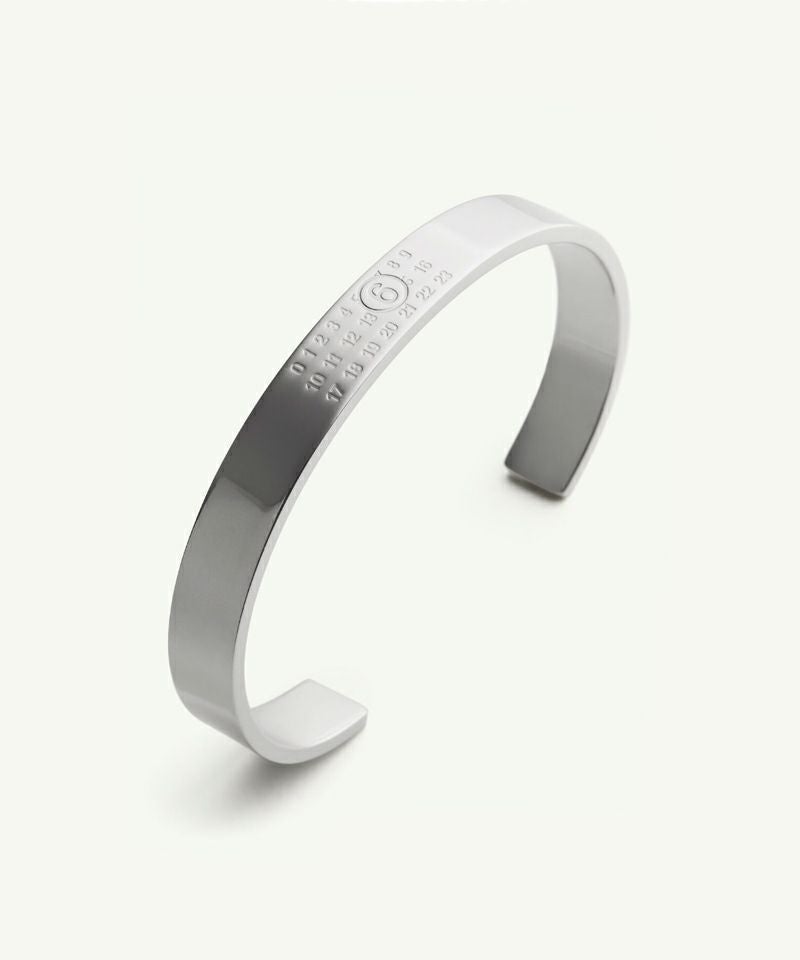 MM⑥ Maison Margiela＞「ニューメリック」ミニマル カフブレスレット