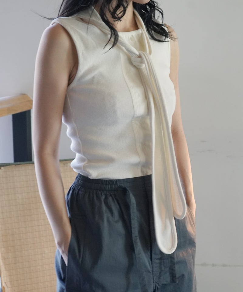 ASYMMETRICAL FITTED TOP