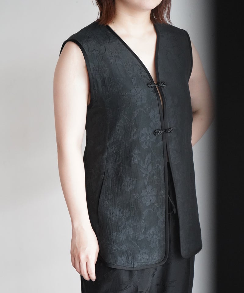 Mame Kurogouchi＞Raised Jacquard Frog Button Vest | MAKES ONLINE STORE
