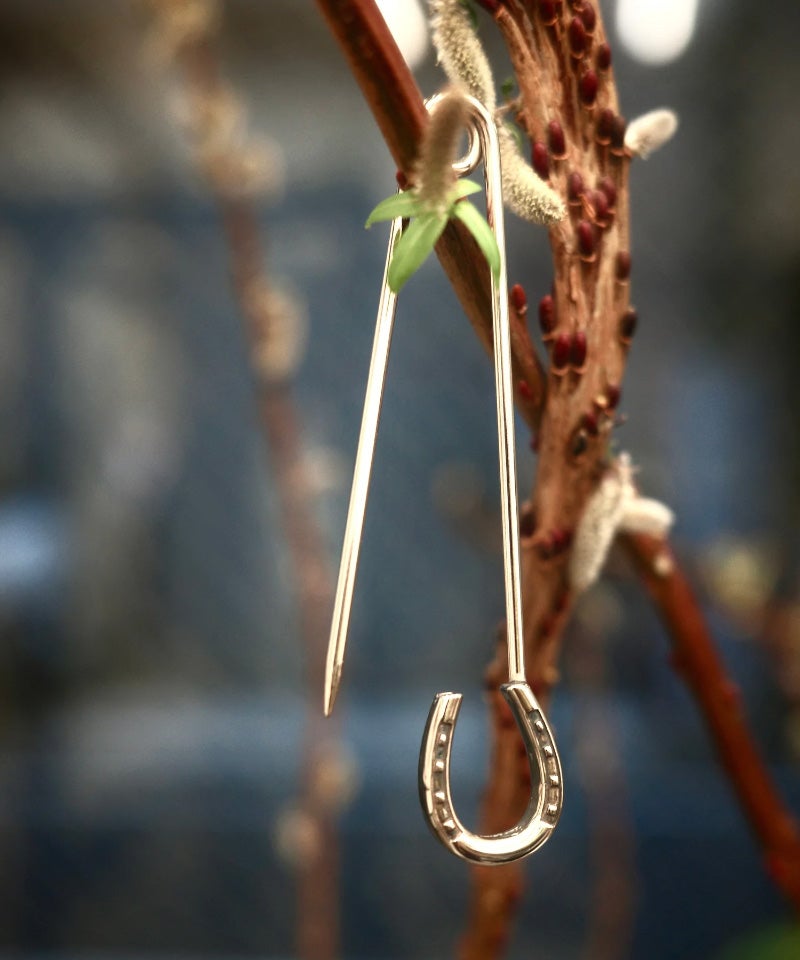 ＜The Letters＞HORSESHOE QUILT PIN