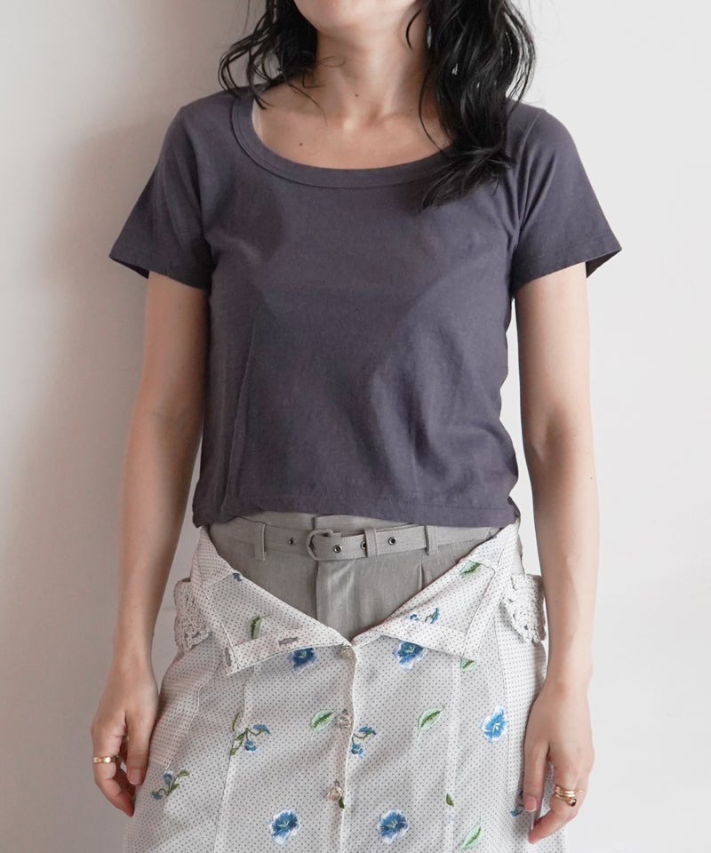 FUMIKA＿UCHIDA＞Trapezoid neck T-shirt | MAKES ONLINE STORE